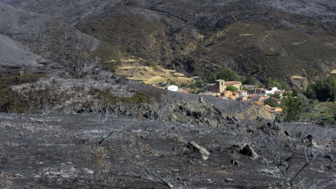 Pueblo en monta&ntilde;a. 