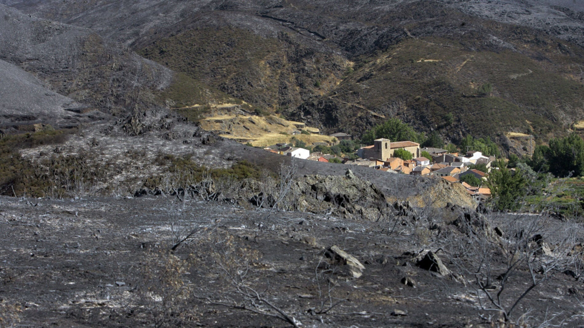 Pueblo en monta&ntilde;a. 