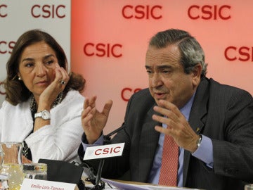 La secretaria de Estado de Investigación, Carmen Vela, y el presidente del CSIC, Emilio Lora-Tamayo 