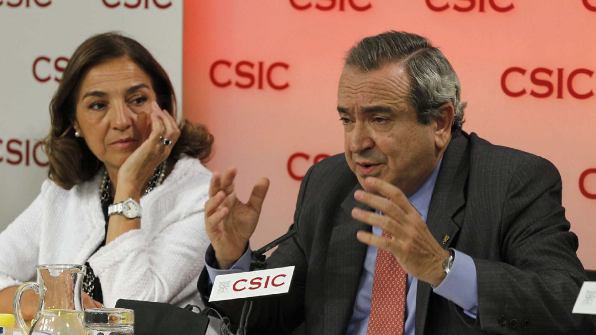 La secretaria de Estado de Investigaci&oacute;n, Carmen Vela, y el presidente del CSIC, Emilio Lora-Tamayo 