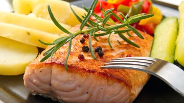 Plato de salmón a la plancha con verduras