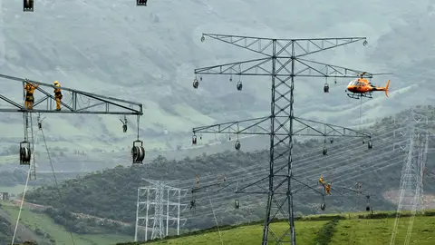 Labores de mantenimiento en un tendido eléctrico Labores de mantenimiento en un tendido eléctrico