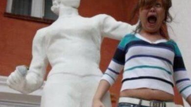 Una moda da vida a las estatuas de la calle