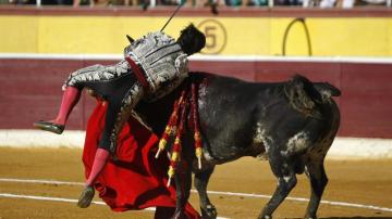 El torero Morante de la Puebla, herido de asta en Huesca
