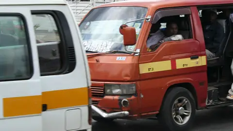 Tres turistas españoles mueren en un accidente de tráfico en Kenia Tres turistas españoles mueren en un accidente de tráfico en Kenia