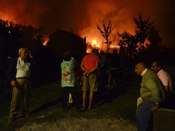 Vecinos desalojados del incendio en Lugo