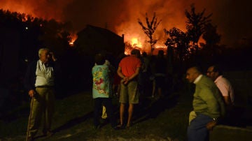 Vecinos desalojados del incendio en Lugo