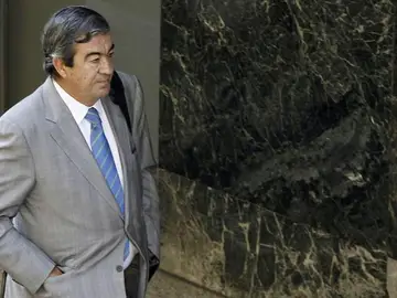 Álvarez Cascos se acerca a la entrada de la Audiencia Nacional Álvarez Cascos se acerca a la entrada de la Audiencia Nacional