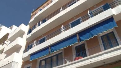 Mueren dos jóvenes en Baleares tras precipitarse por el balcón
