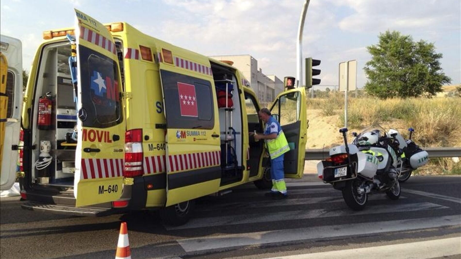 Fotograf&iacute;a facilitada por la Comunidad de Madrid de una ambulancia del Summa 112