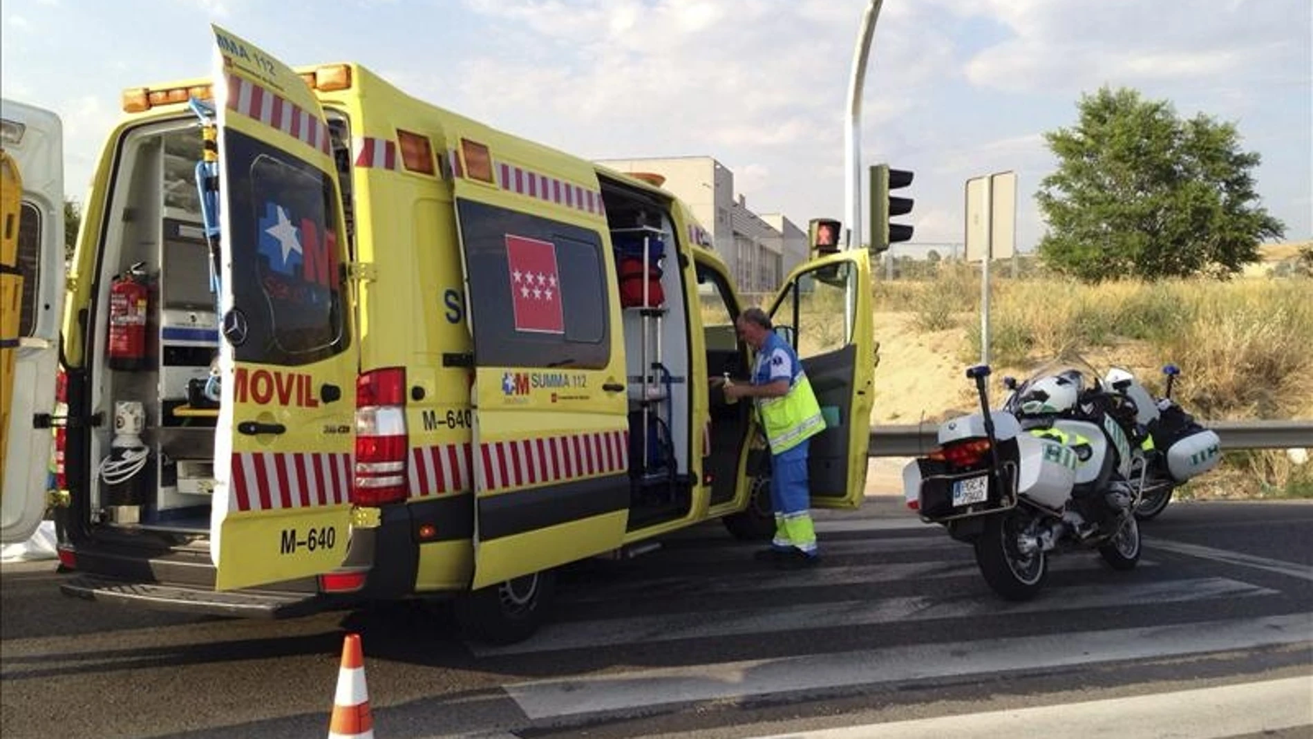 Fotografía facilitada por la Comunidad de Madrid de una ambulancia del Summa 112 Fotografía facilitada por la Comunidad de Madrid de una ambulancia del Summa 112