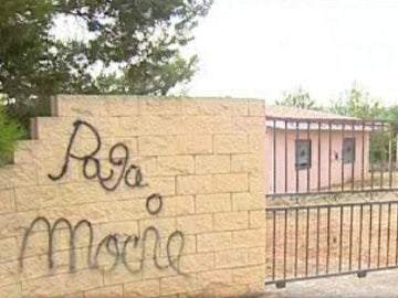Pintada en la valla de la casa de Sagunto Pintada en la valla de la casa de Sagunto