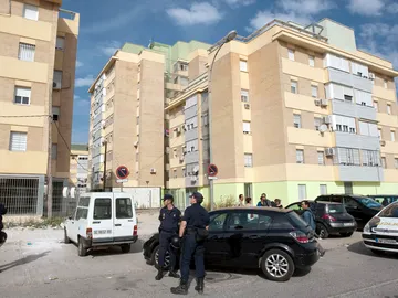 Agentes de la Policía en las Tres Mil Viviendas, en Sevilla Agentes de la Policía en las Tres Mil Viviendas, en Sevilla