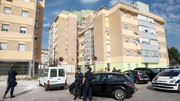 Agentes de la Policía en las Tres Mil Viviendas, en Sevilla