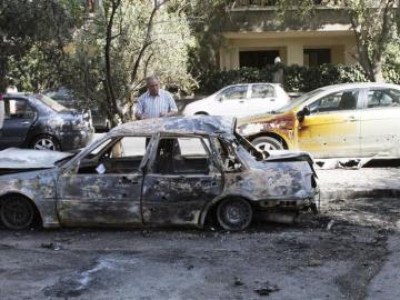Coche calcinado por un supuesto ataque químico en Damasco Coche calcinado por un supuesto ataque químico en Damasco
