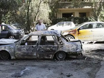 Coche calcinado por un supuesto ataque químico en Damasco Coche calcinado por un supuesto ataque químico en Damasco