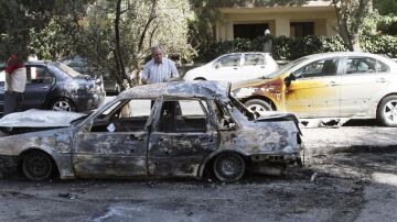 Coche calcinado por un supuesto ataque químico en Damasco