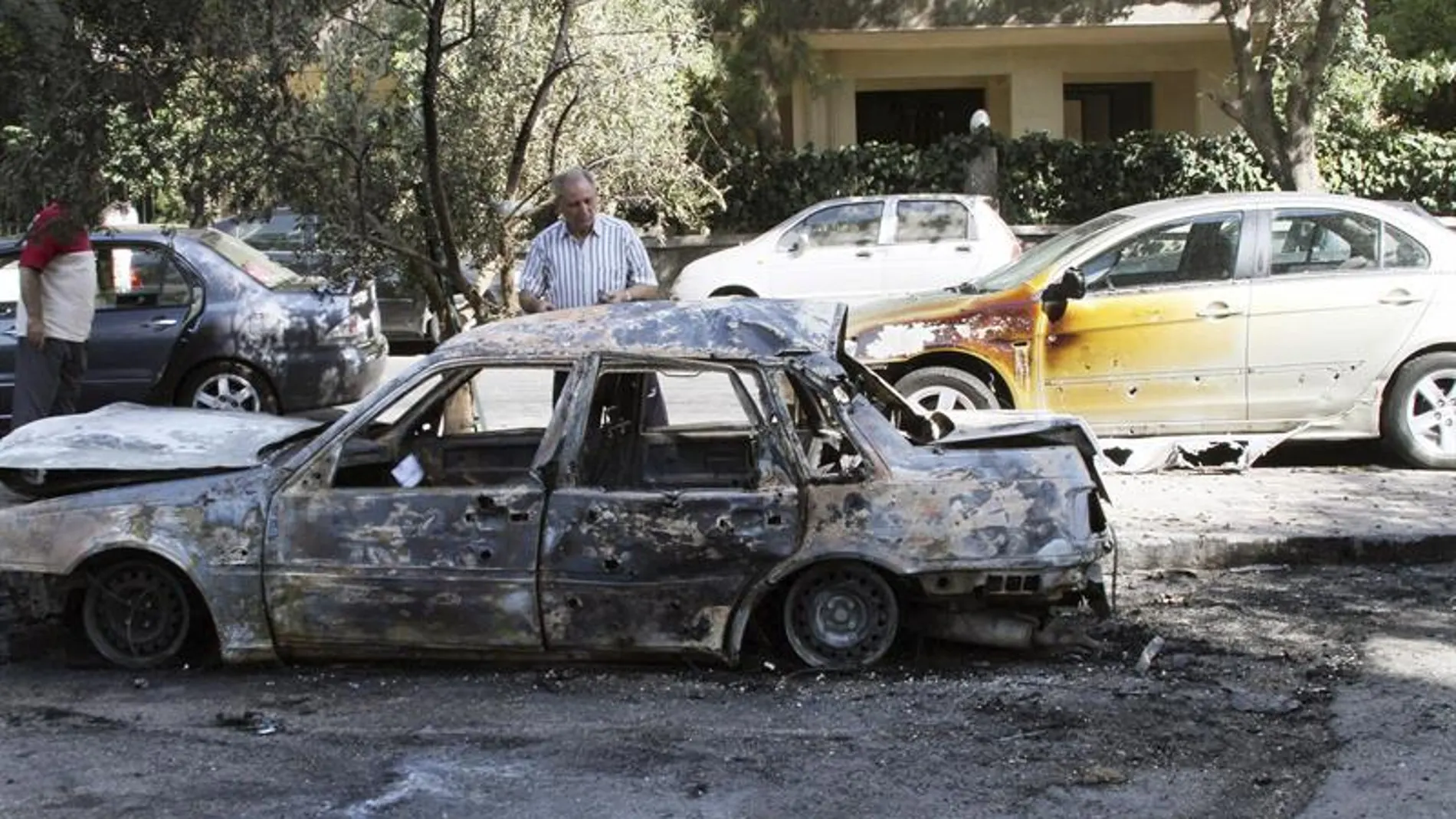 Coche calcinado por un supuesto ataque químico en Damasco Coche calcinado por un supuesto ataque químico en Damasco