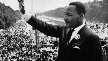 Martin Luther King en medio de un discurso.