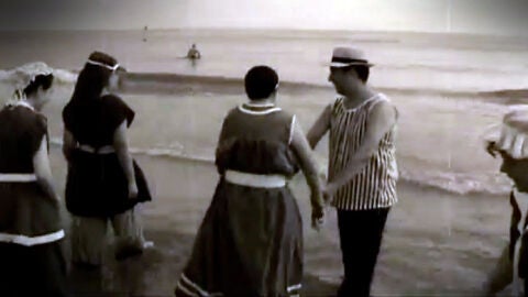 Un grupo de ba&ntilde;istas