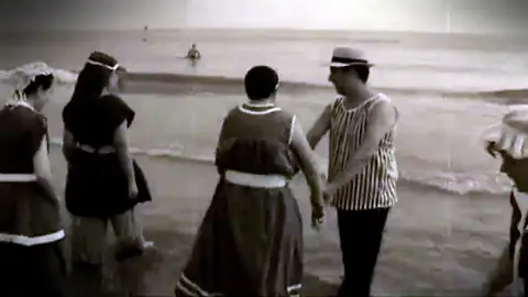 Un grupo de bañistas Un grupo de bañistas