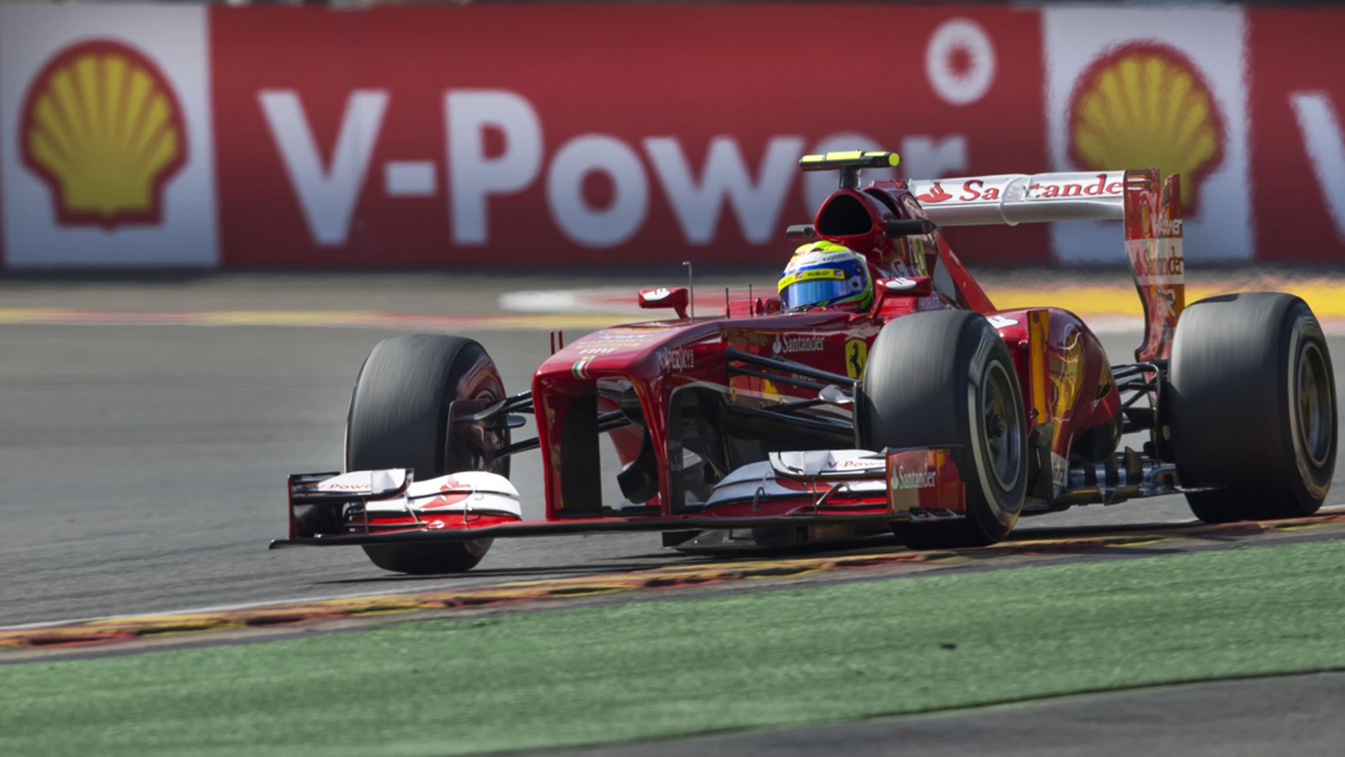 Felipe Massa, con el F138 en Spa
