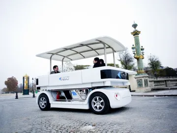 Navia, el coche eléctrico autónomo. Navia, el coche eléctrico autónomo.
