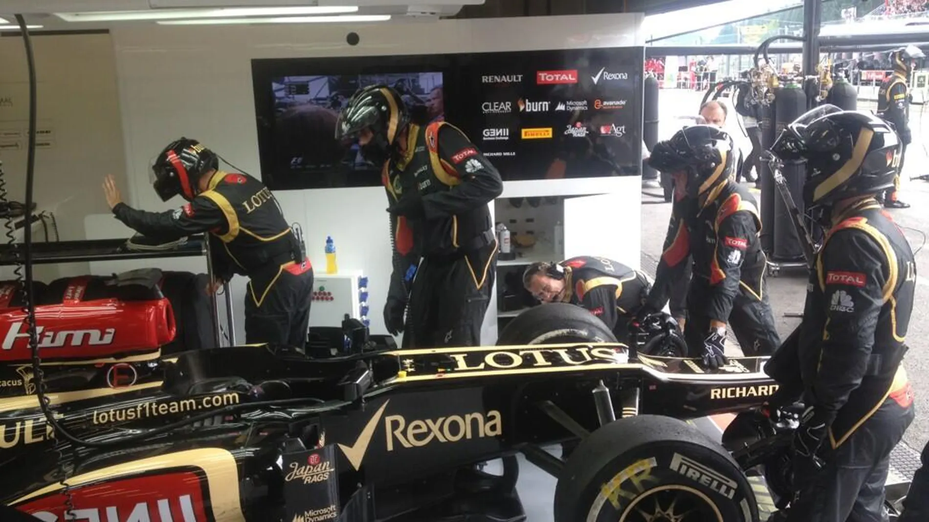 El Lotus de Raikkonen tras abandonar