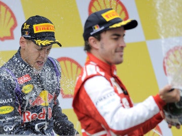 Alonso junto a Vettel en el podio de Spa