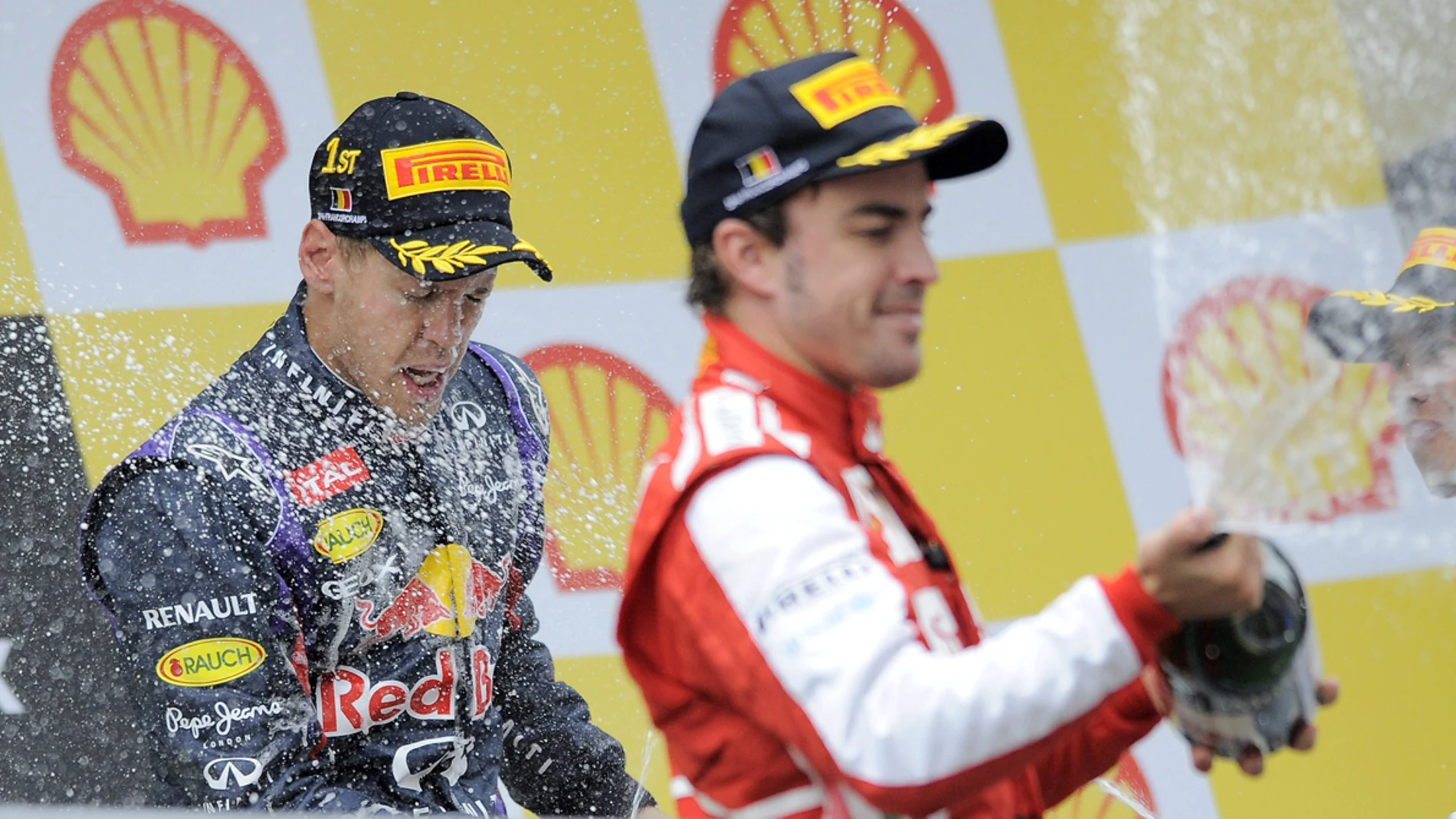 Alonso junto a Vettel en el podio de Spa