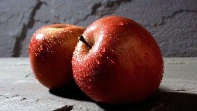 La ingesta diaria de una manzana en mayores de 50 años reduce las muertes vasculares