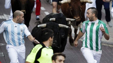 Frenético encierro de la ganadería del Estoque en la tercera carrera de 'Sanse'