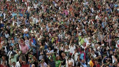 Asturias bate el récord de escanciado simultáneo del mundo con 8.061 personas