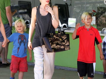 Gwen Stefani se lleva a sus hijos de visita cultural Gwen Stefani se lleva a sus hijos de visita cultural