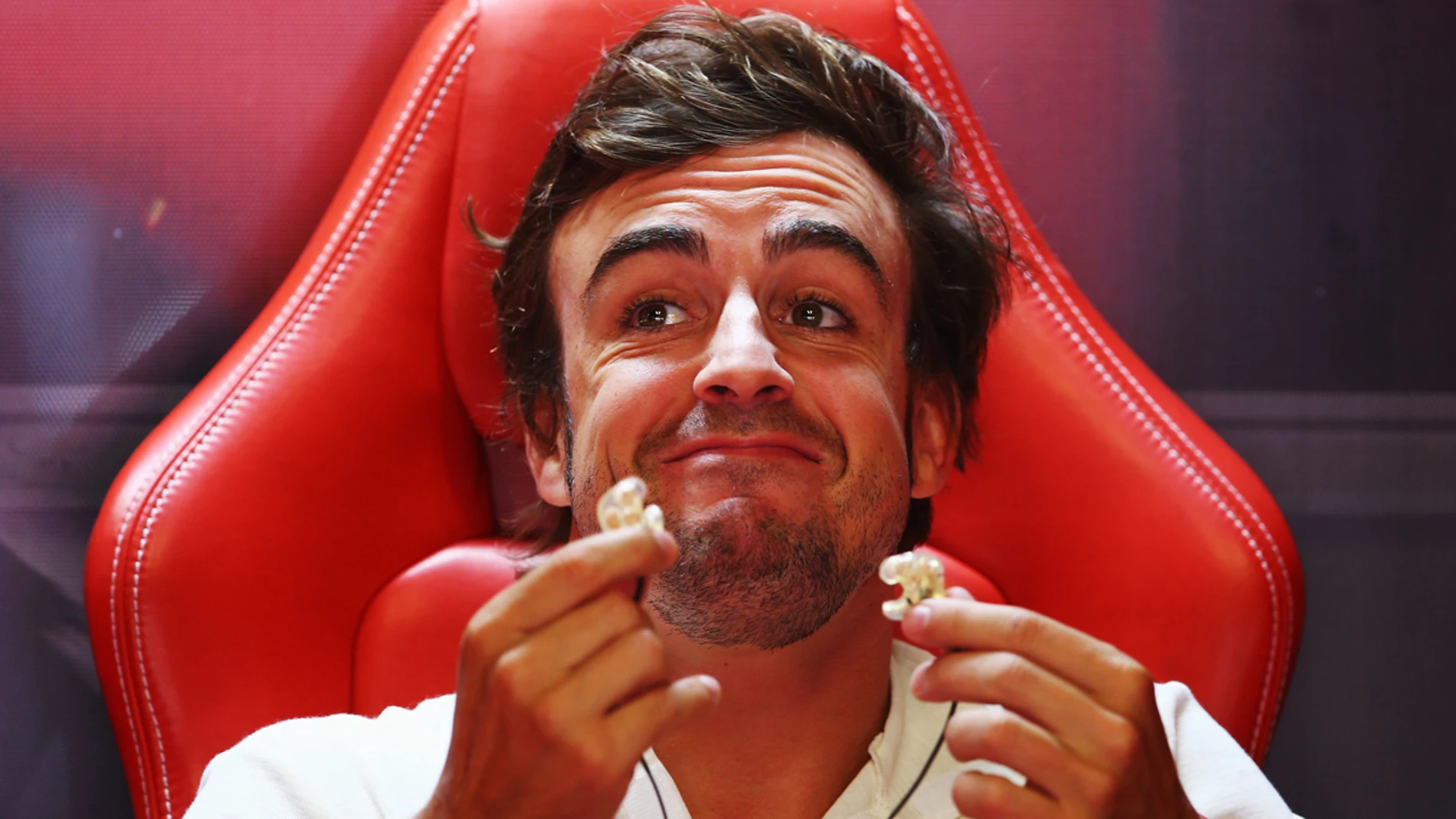 Alonso, gesticulante