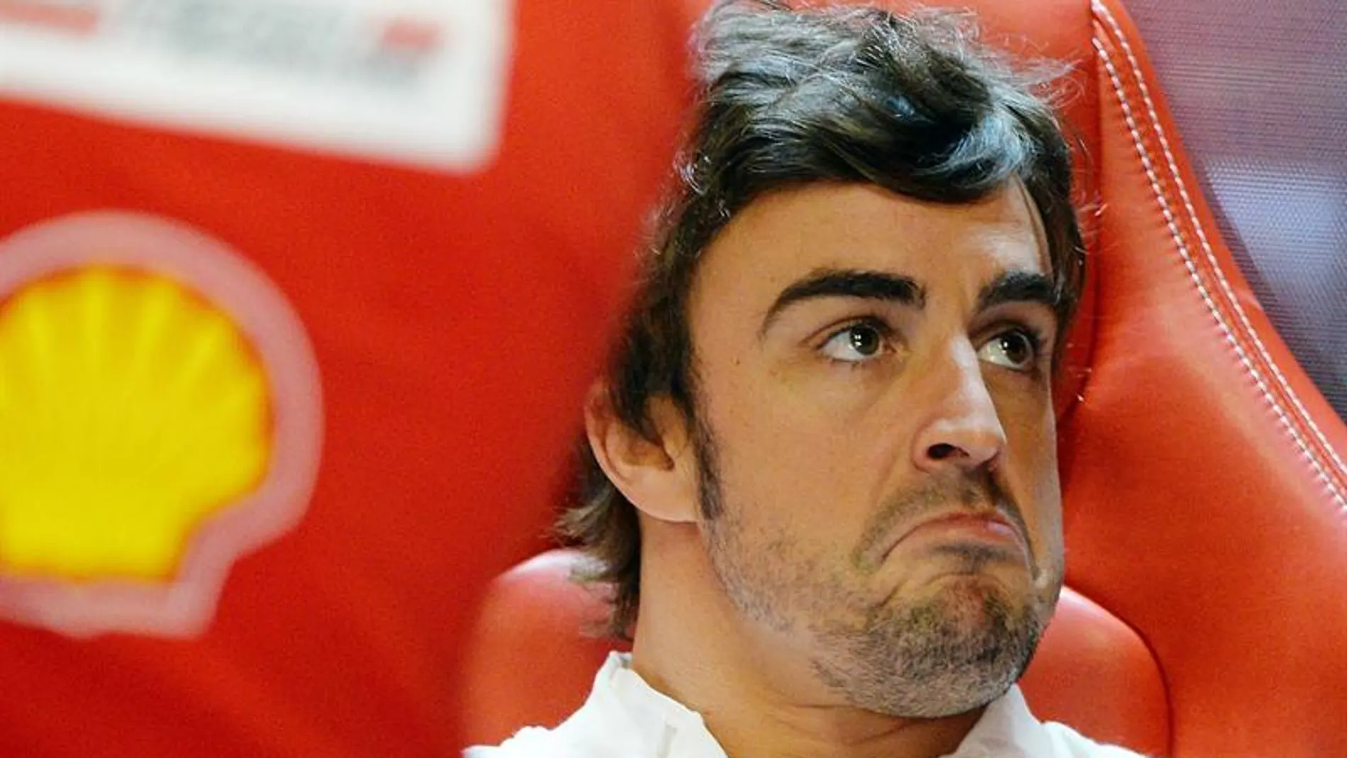 Fernando Alonso asiste a la sesión de entrenamiento en Monza