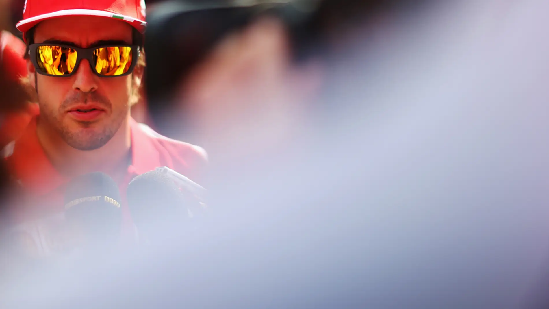 Alonso, ante los medios