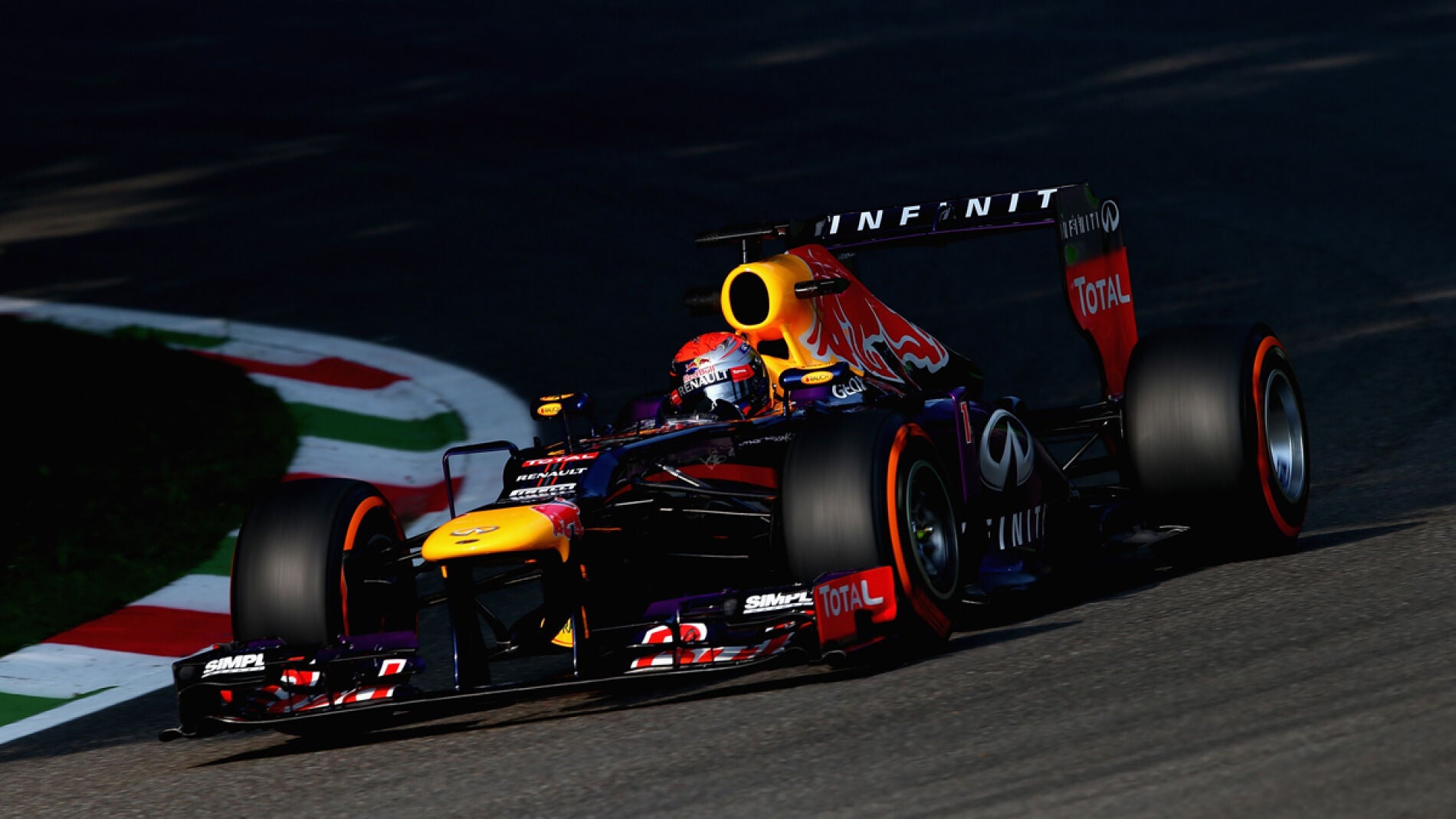 El RB9 de Vettel rueda en Italia