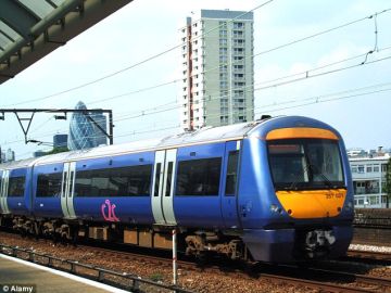 Un tren en la estación Southend Central, Inglaterra