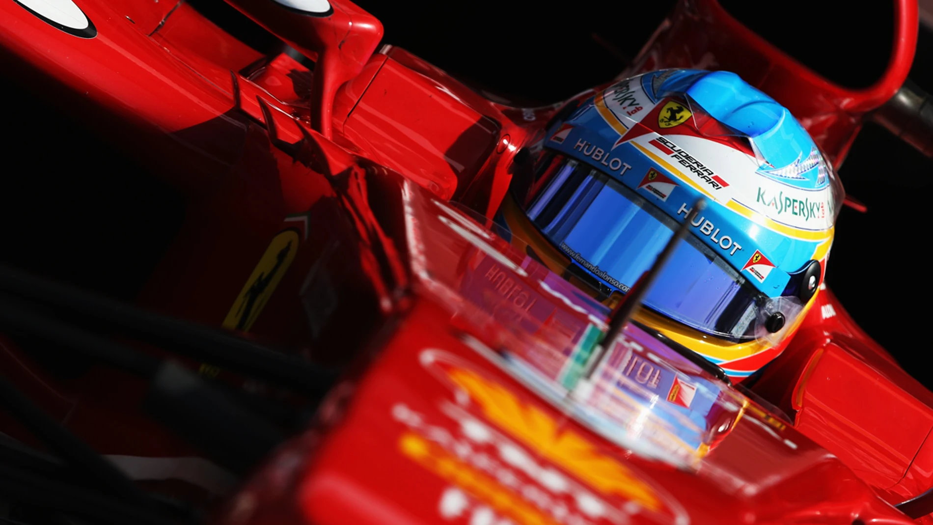 Alonso, en el cockpit del F138