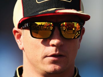 Kimi Raikkonen luce sus gafas de sol