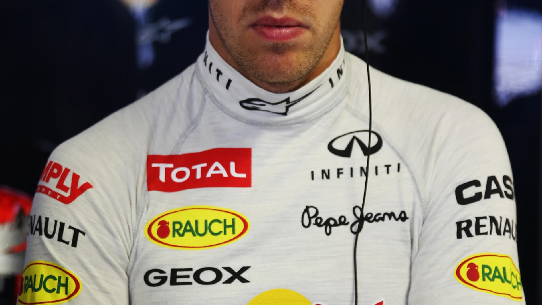 Vettel 'duerme' de pie