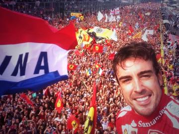 Fernando Alonso en el podio de Monza