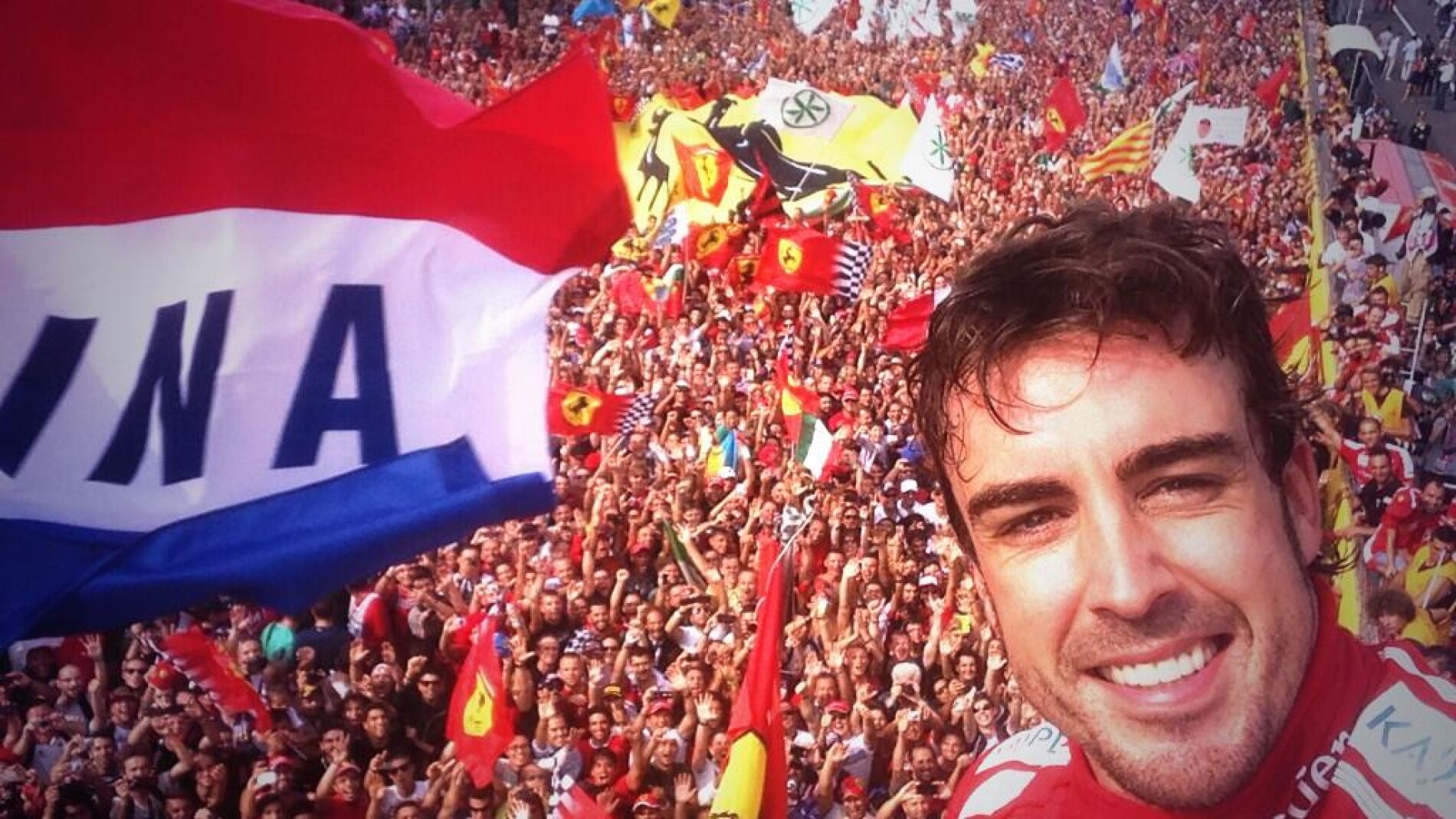 Fernando Alonso en el podio de Monza