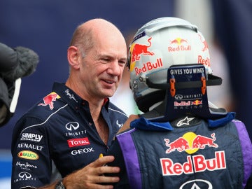 Vettel saluda a Adrian Newey