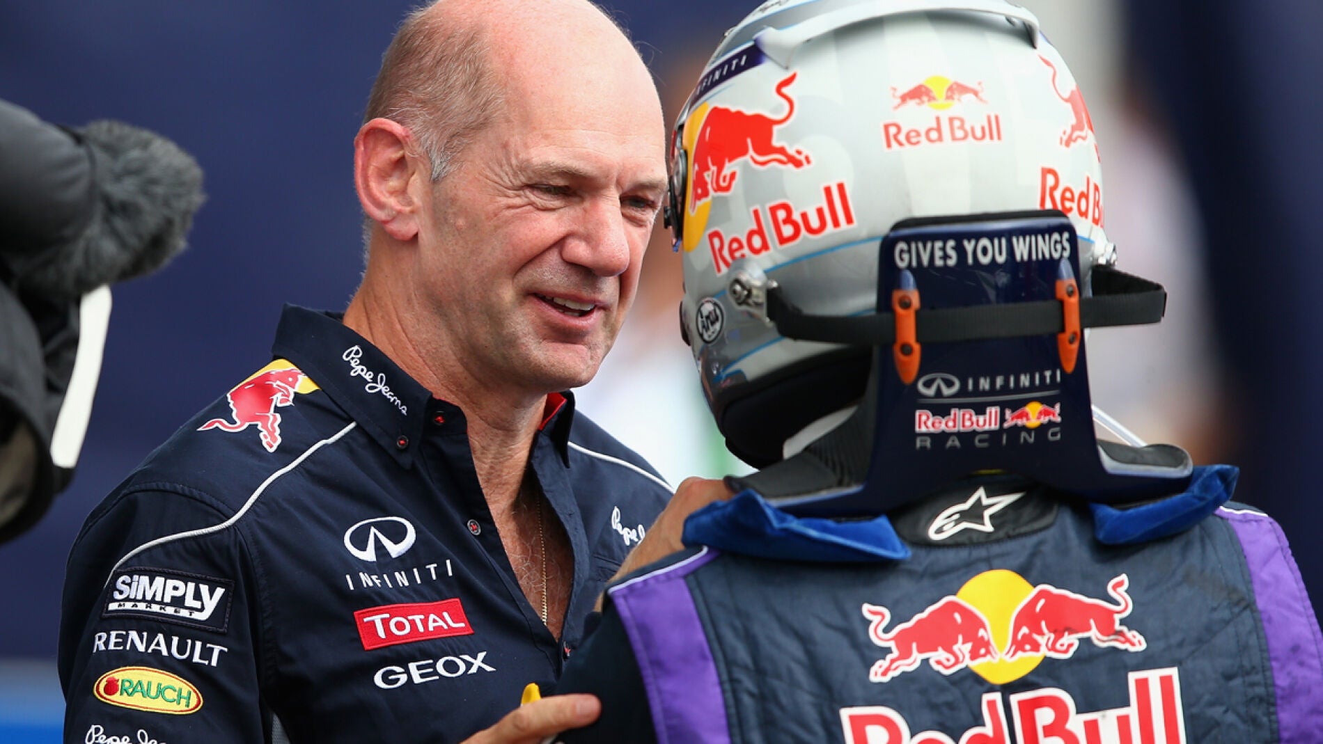 Vettel saluda a Adrian Newey