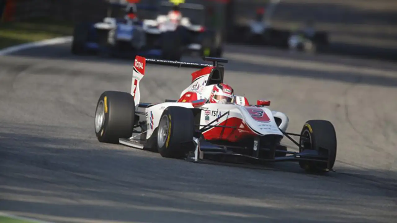 Harvey sale victorioso de la locura de Monza con Sainz noveno