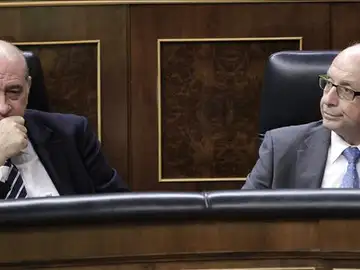 Jorge Fernández junto a Cristóbal Montoro en el Congreso Jorge Fernández junto a Cristóbal Montoro en el Congreso
