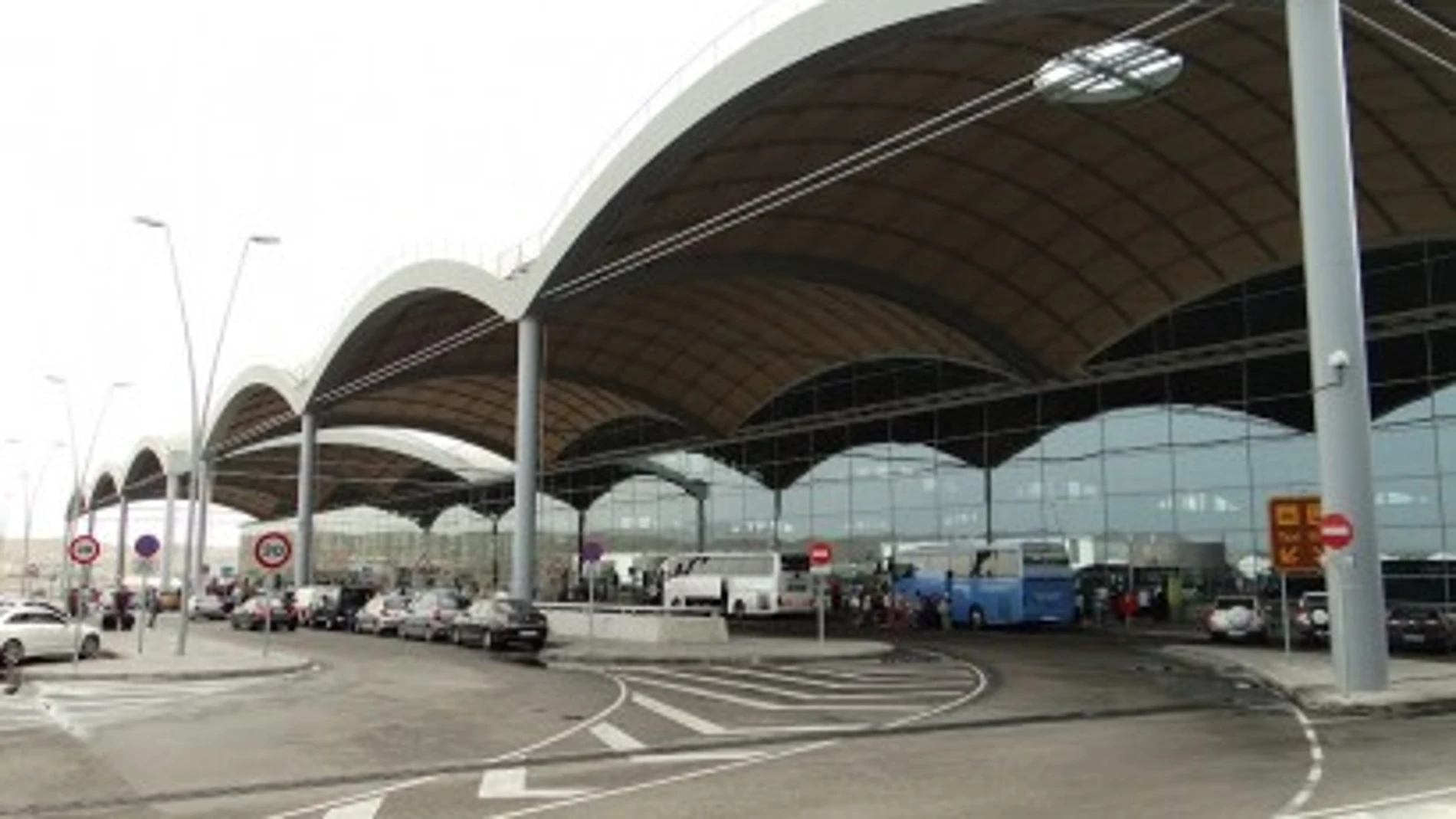 Aeropuerto Alicante-Elche. Aeropuerto Alicante-Elche.
