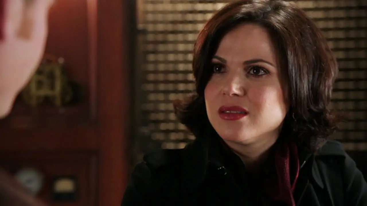 Owen y Tamara le roban la magia a Regina